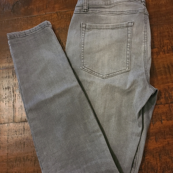 Cabi jeans. Grey with zipper detail. Skinny - Picture 2 of 6